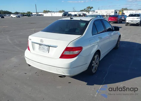 2009 Mercedes-Benz C 300 Luxury/Sport z USA, uszkodzony, nr VIN WDDGF54X49R042641